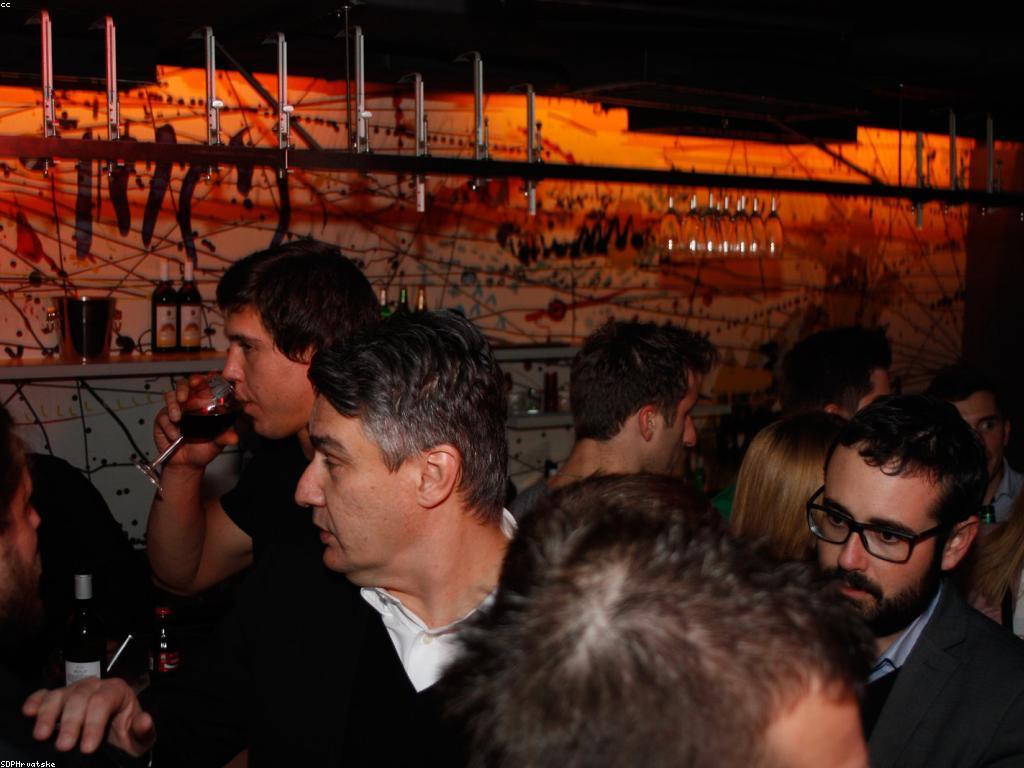 ការពិពណ៌នា អំពី VIP Club